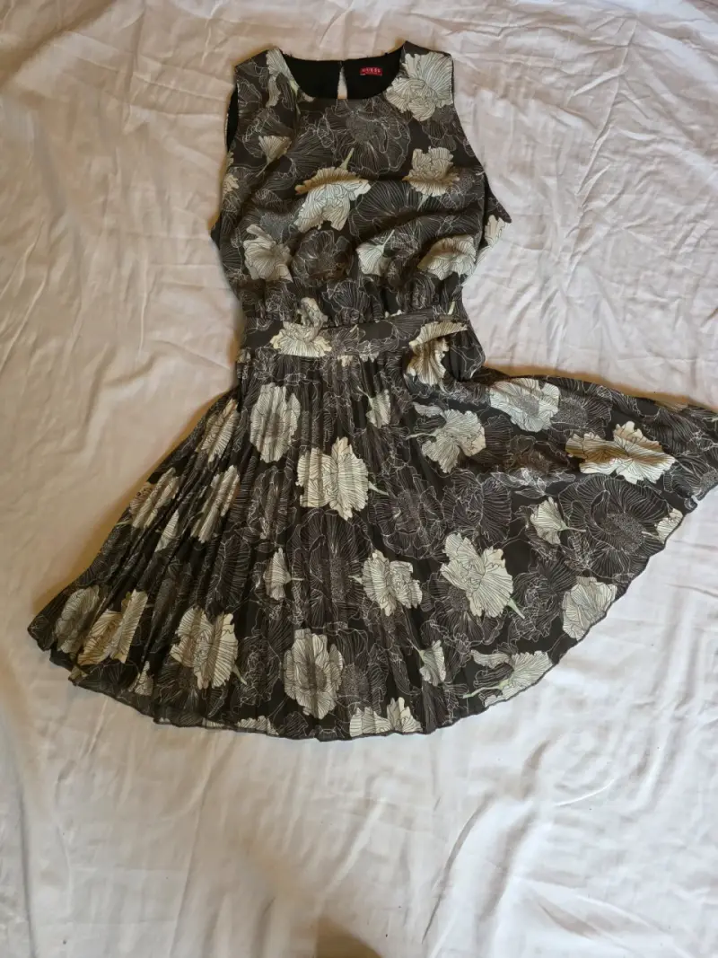 Vestido floral plisado Guess para mujer - 2
