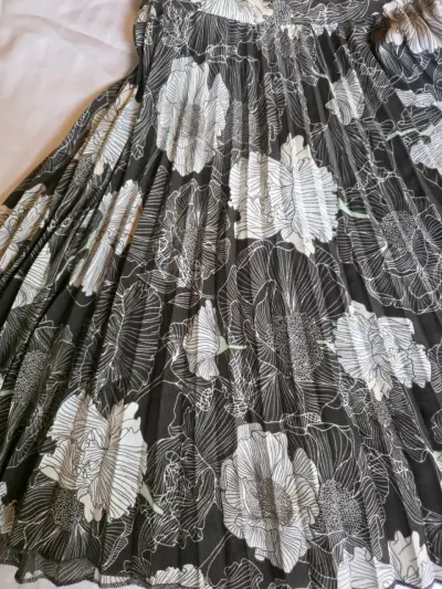 Vestido floral plisado Guess para mujer - miniatura 3