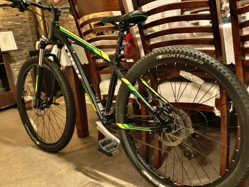 Bicicleta de Montaña Trek Marlin 6 Negra y Verde - 2