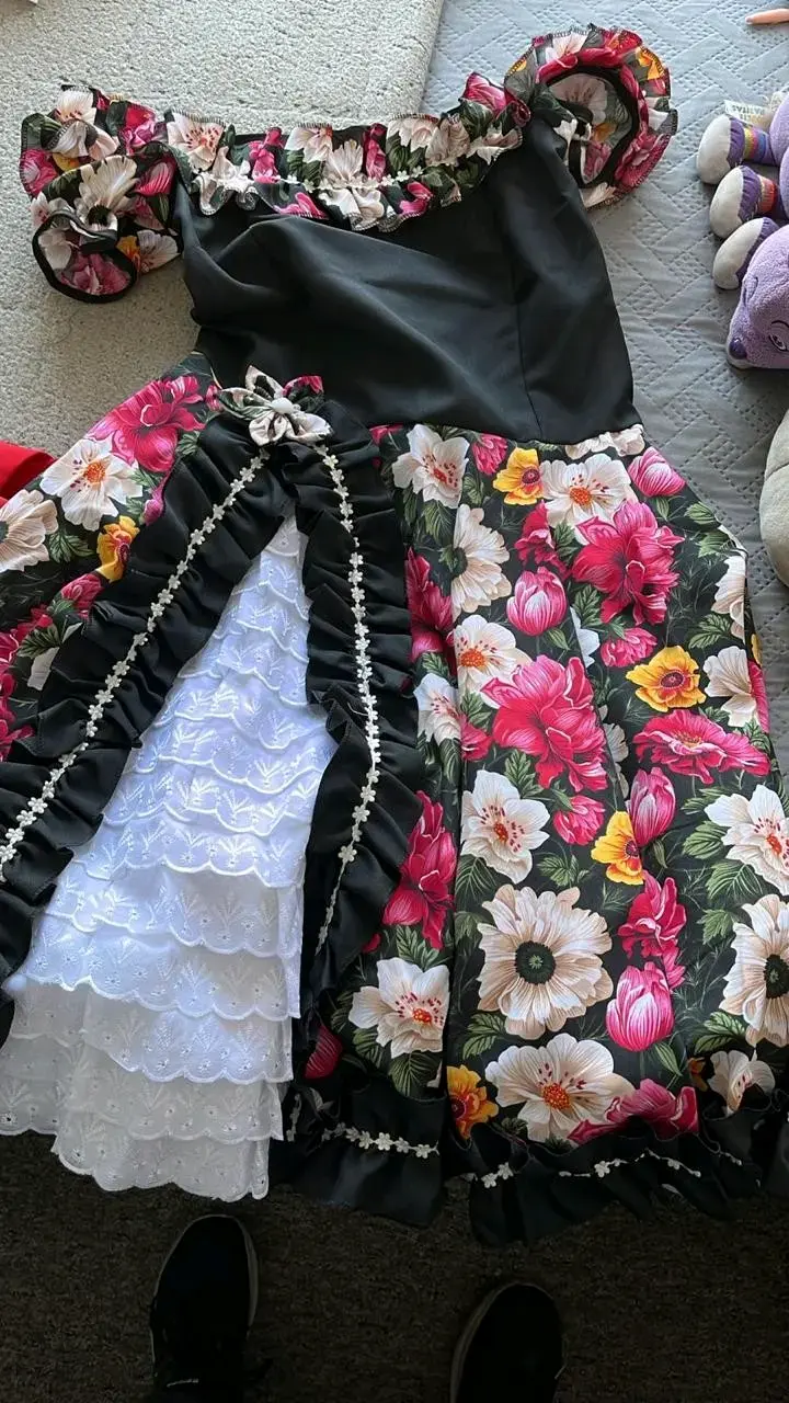 Vestido de huasa chilena con flores - 4