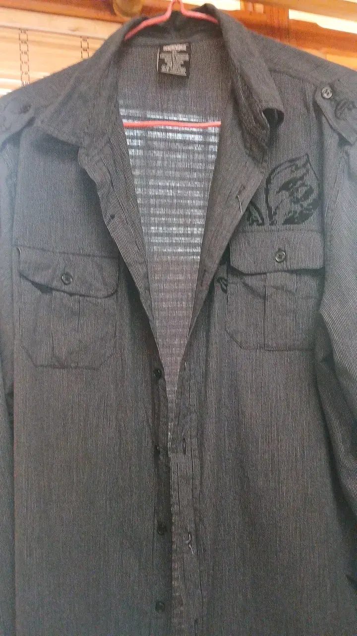 Camisa de algodón gris a rayas para hombre - 1