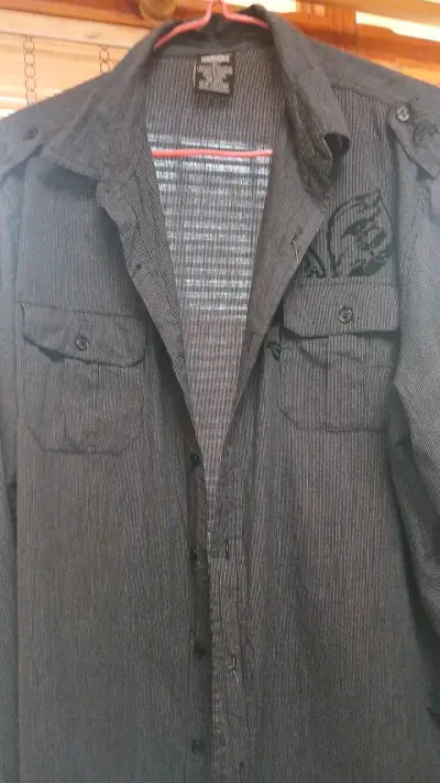 Camisa de algodón gris a rayas para hombre - miniatura 1