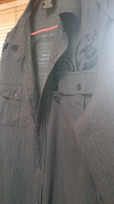 Camisa de algodón gris a rayas para hombre - miniatura 3