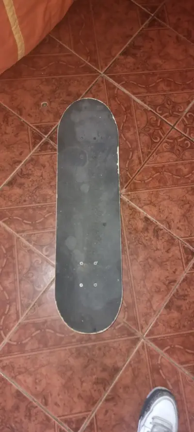 Skateboard Doop con diseño de rayas amarillas - miniatura 2