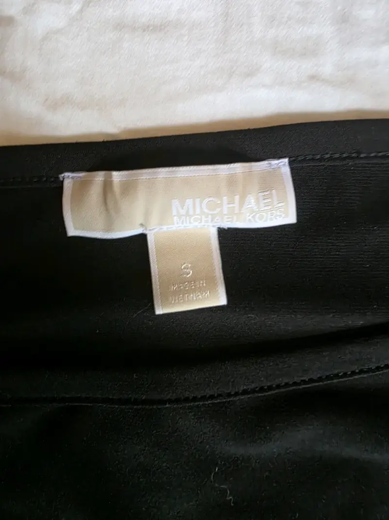 Vestido negro Michael Kors con mangas acampanadas - 3