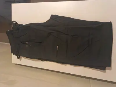 Pantalones de trekking negros con bolsillos - miniatura 1