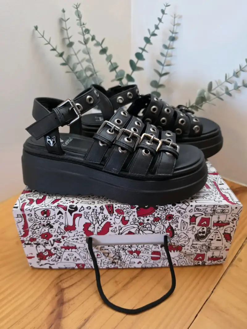 Sandalias negras de plataforma con hebillas Gotta - 1