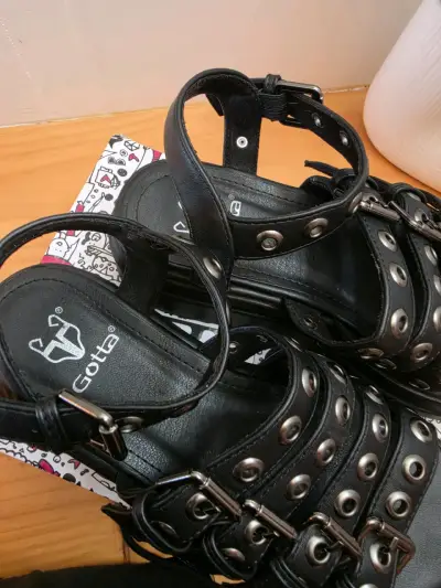 Sandalias negras de plataforma con hebillas Gotta - miniatura 2
