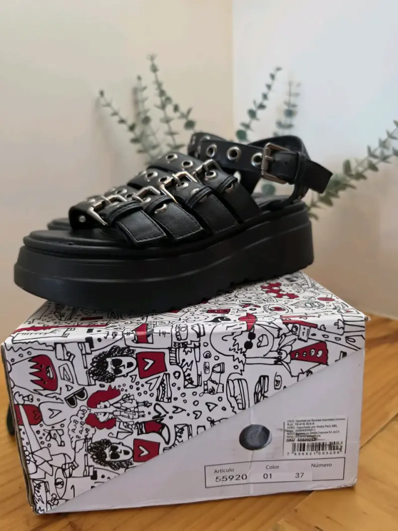 Sandalias negras de plataforma con hebillas Gotta - 3