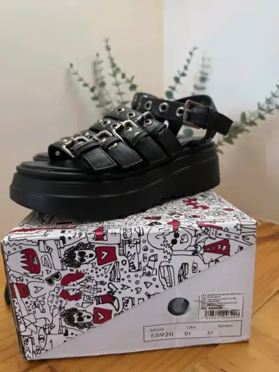 Sandalias negras de plataforma con hebillas Gotta - miniatura 3