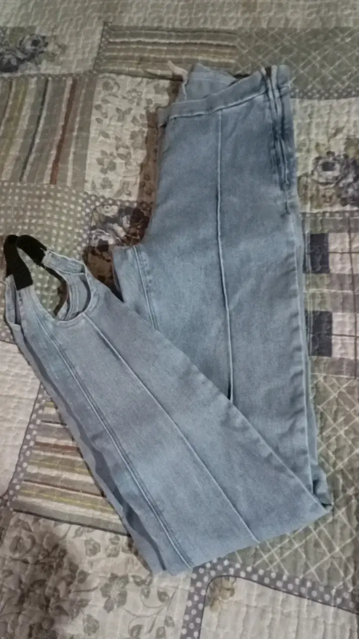 Pantalones de mezclilla con estribo para mujer - 2