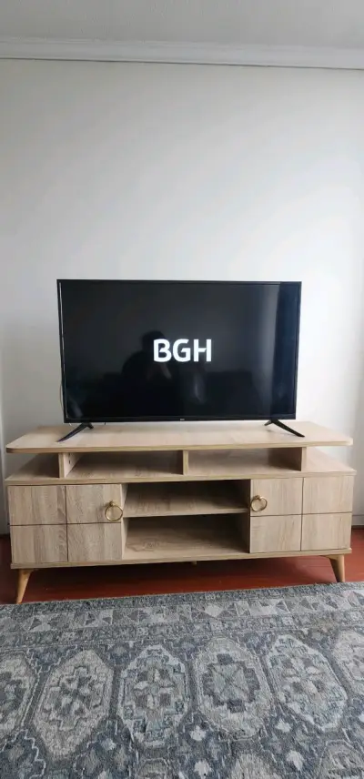 Smart TV BGH 43 pulgadas 4K Ultra HD - miniatura 1