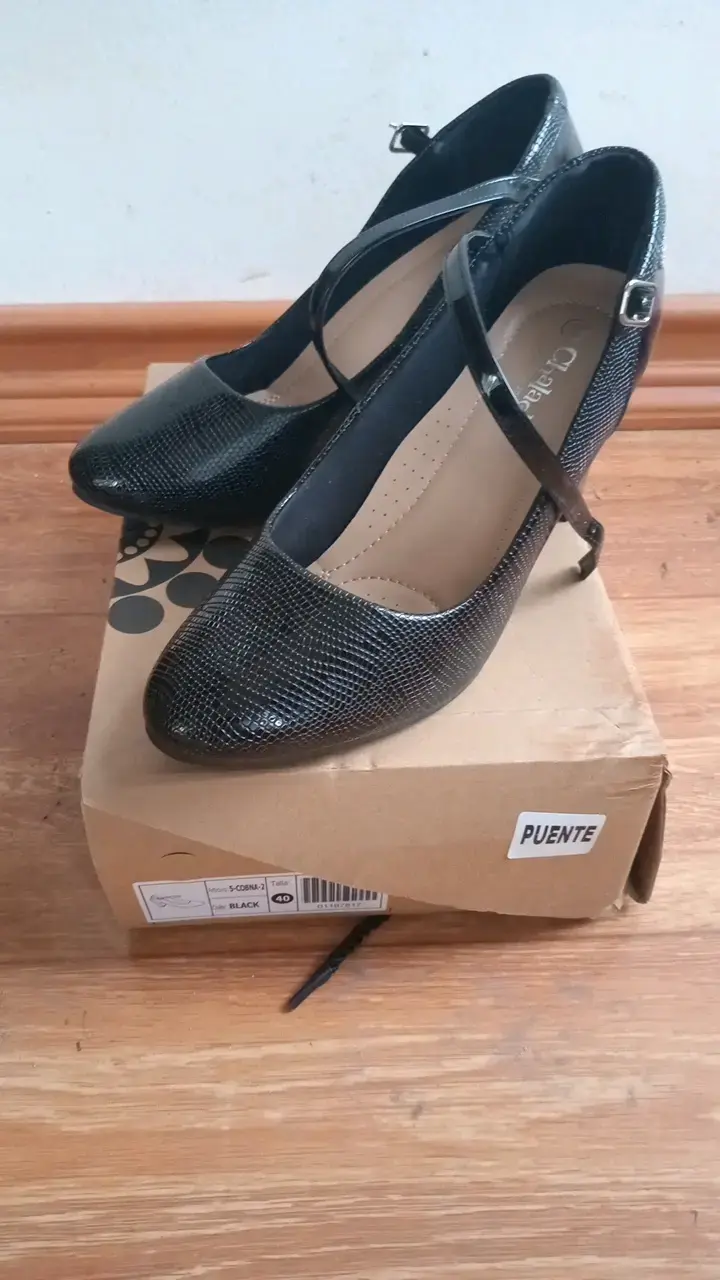 Zapatos de tacón negro con correa para mujer - 3