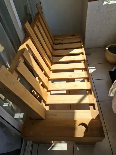 Sofá de madera con cojines removibles - miniatura 3