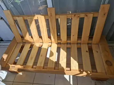Sofá de madera con cojines removibles - miniatura 4