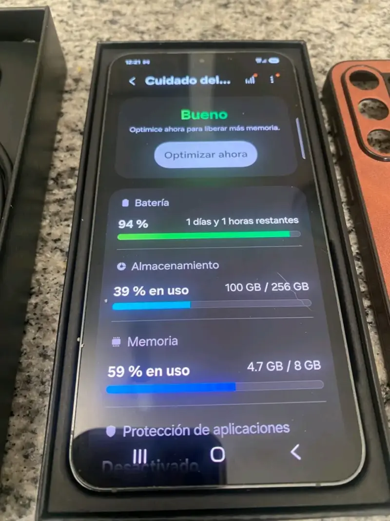 Samsung Galaxy S23+ 256GB con accesorios - 4