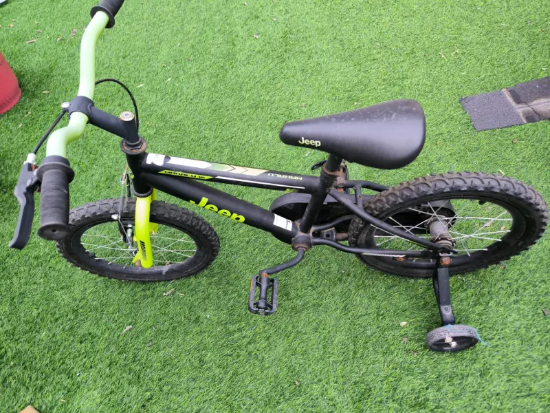 Bicicleta infantil Jeep con ruedas de entrenamiento - 2