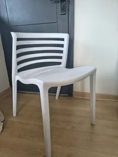 Silla de polipropileno blanca interior y exterior - miniatura 1