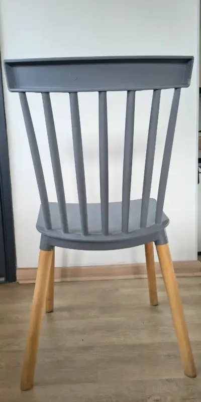 Silla de comedor gris con patas de madera - miniatura 2