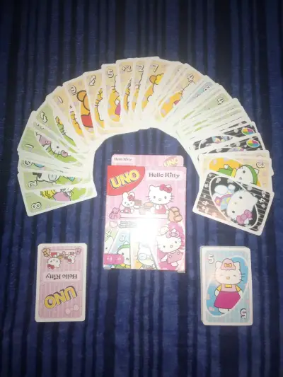 Juego de cartas UNO Hello Kitty edición especial. - miniatura 1