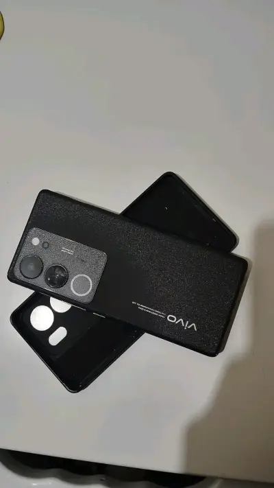 Smartphone Vivo v29con triple cámara trasera - miniatura 1