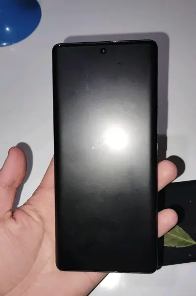 Smartphone Vivo v29con triple cámara trasera - miniatura 2