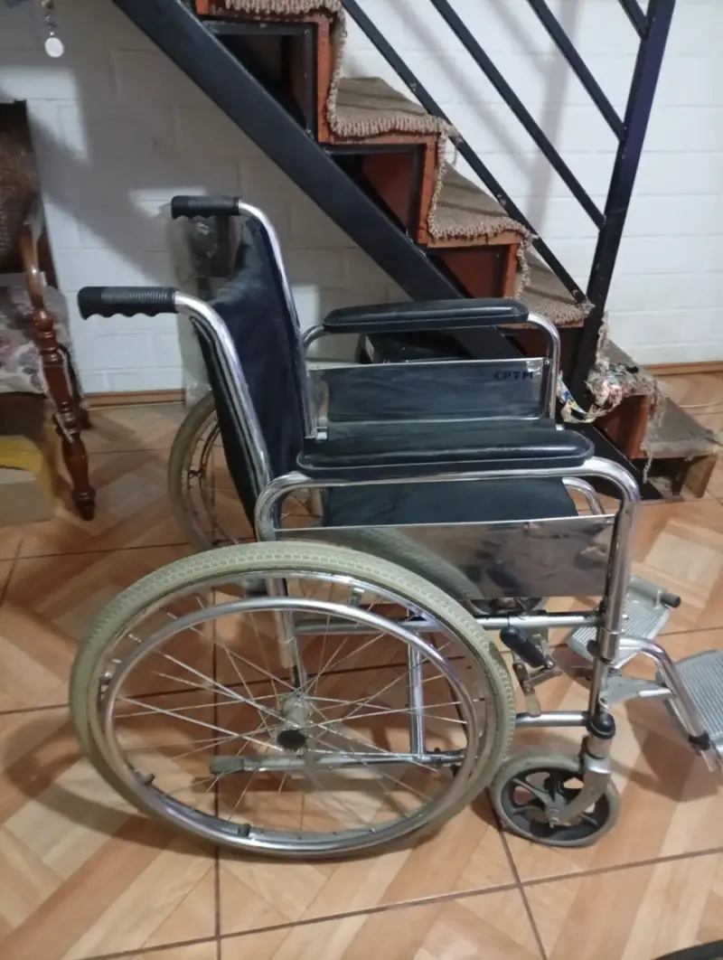 Silla de ruedas plegable en buen estado - 2