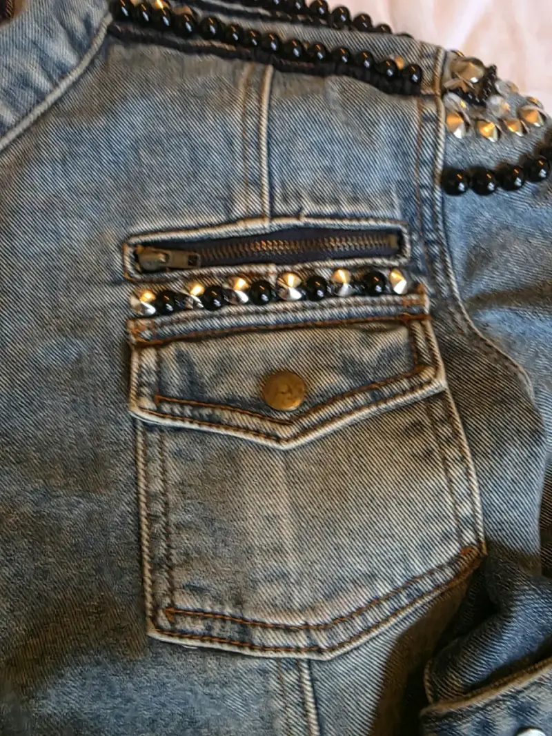 Chaqueta de mezclilla con tachuelas para mujer - 4