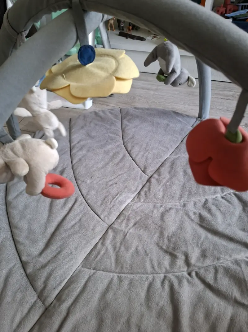 Gimnasio para bebé Ikea con juguetes colgantes - 4