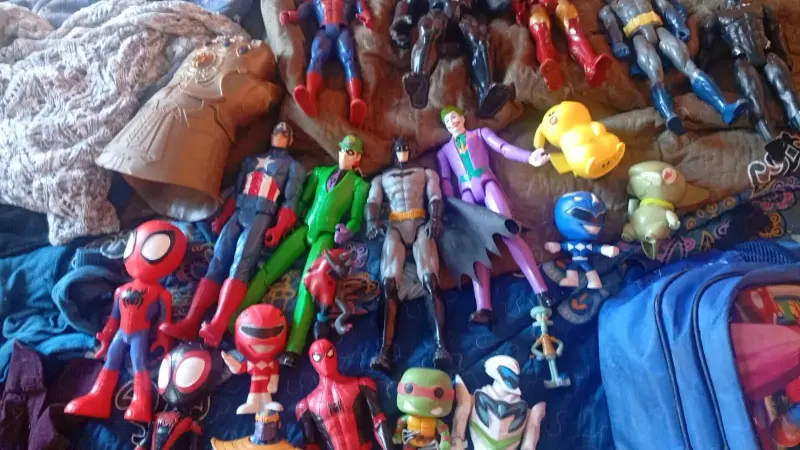 Lote de figuras de acción de superhéroes - 2