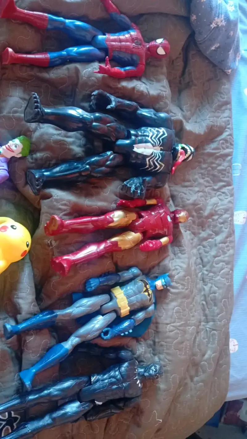 Lote de figuras de acción de superhéroes - 3