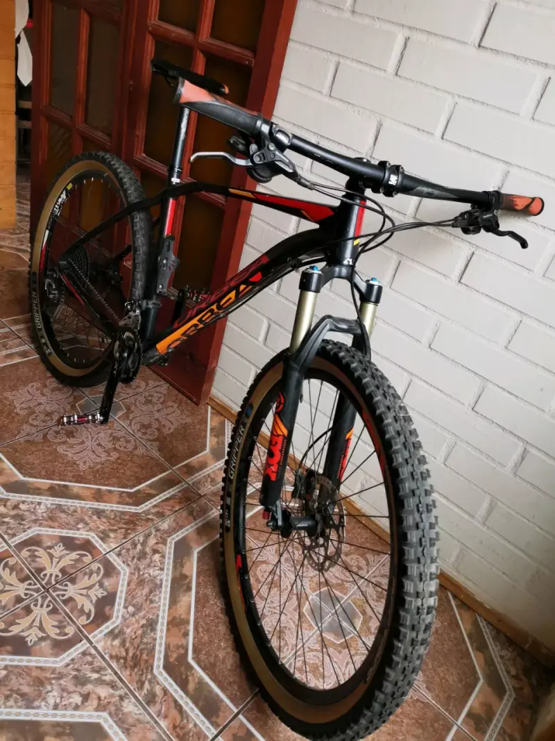 Bicicleta de montaña Orbea con suspensión Fox - 1