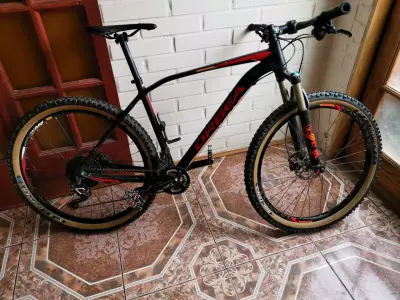Bicicleta de montaña Orbea con suspensión Fox - miniatura 3