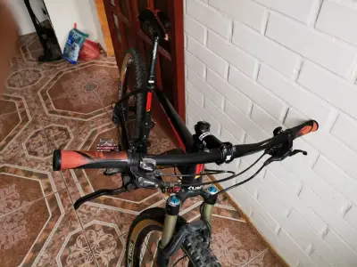 Bicicleta de montaña Orbea con suspensión Fox - miniatura 4