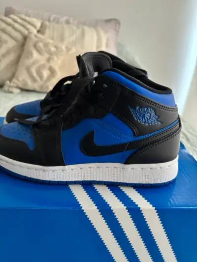 Zapatillas deportivas Nike Air Jordan negras y azules - miniatura 2