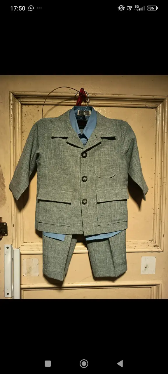 Traje formal infantil gris con camisa azul - 5
