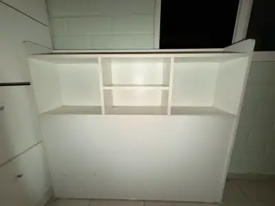 Respaldo de cama con almacenamiento - miniatura 1
