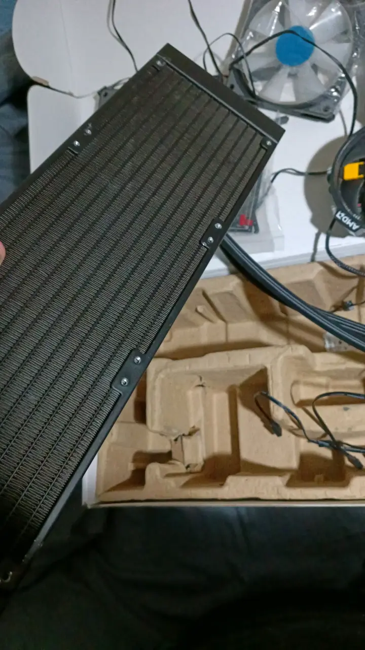 Sistema de refrigeración líquida para PC con ventiladores RGB - 1