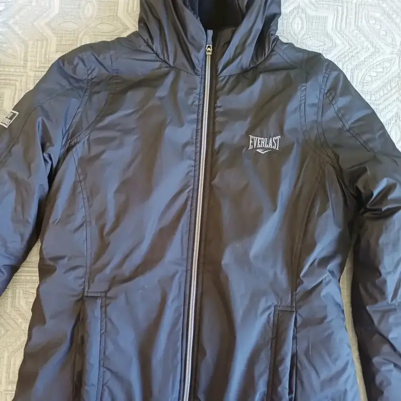 Chaqueta Everlast negra con capucha - 1
