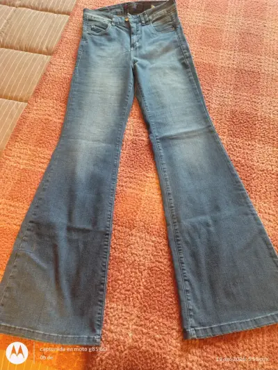 Jeans acampanados de mezclilla azul - miniatura 1