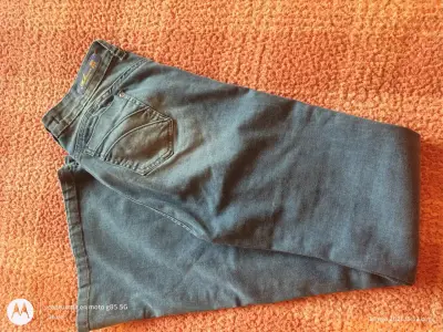 Jeans acampanados de mezclilla azul - miniatura 2