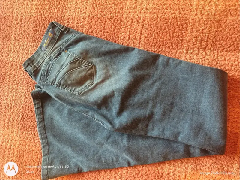 Jeans acampanados de mezclilla azul - 2