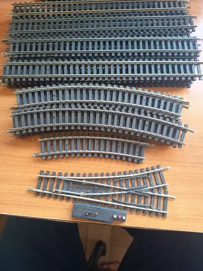 Set de vías de tren de juguete con interruptor - miniatura 1