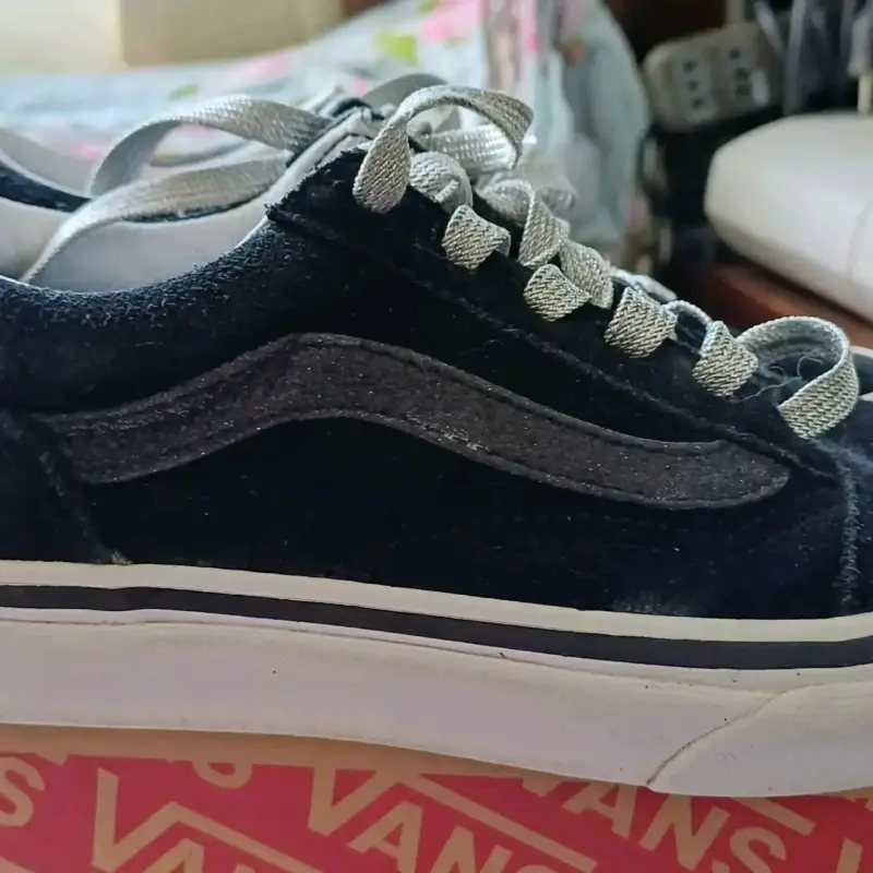 Zapatillas Vans negras con cordones grises - 1
