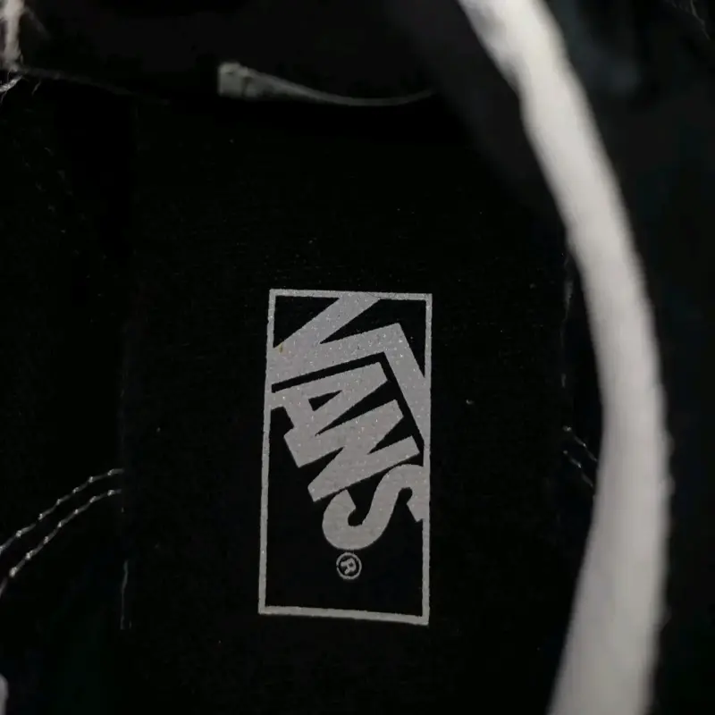 Zapatillas Vans negras con cordones grises - 2