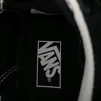 Zapatillas Vans negras con cordones grises - miniatura 2