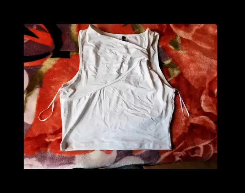 Top blanco sin mangas para mujer - 2