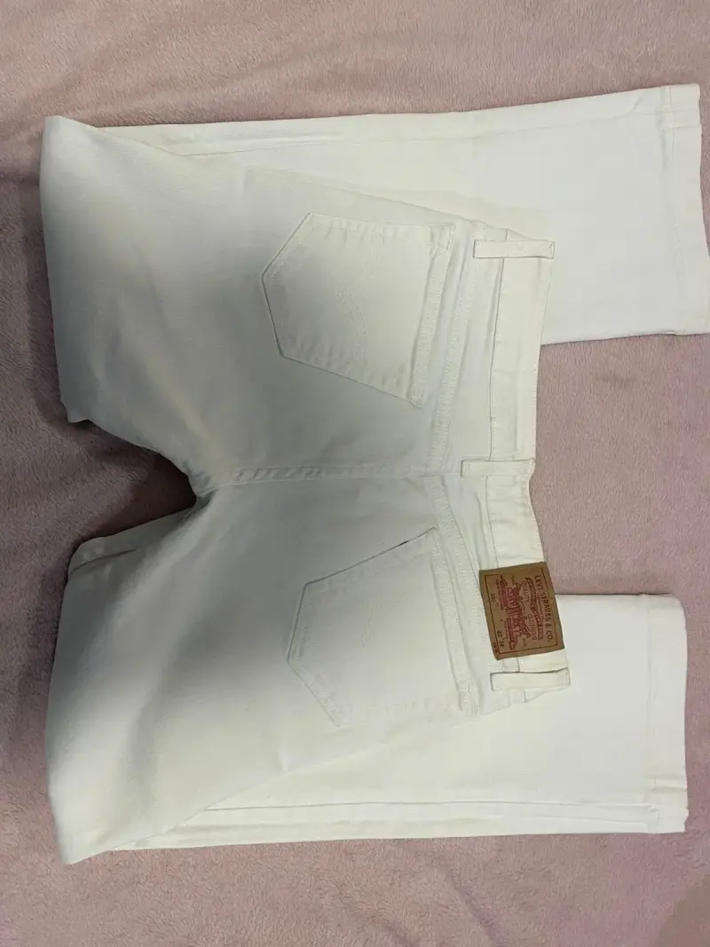 Jeans blancos Levi's clásicos - 1