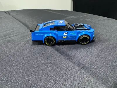 Auto de juguete Chevrolet Camaro azul lego - miniatura 1