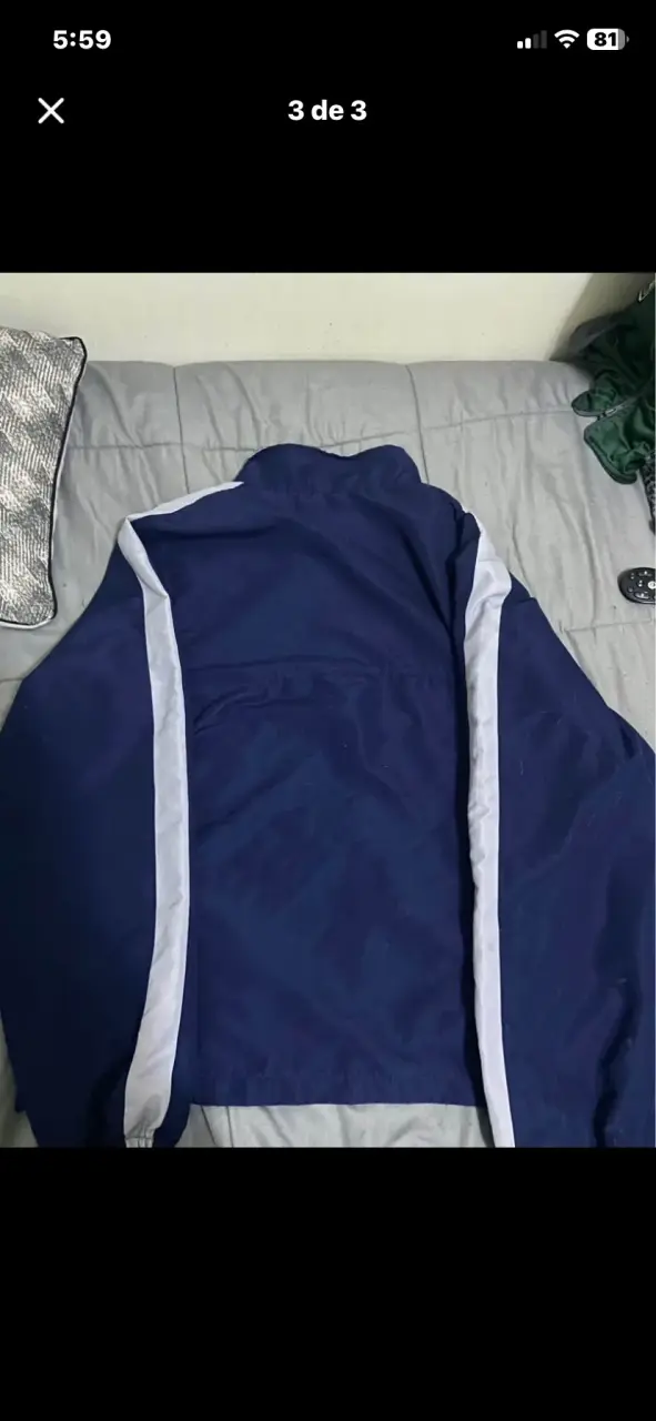 Chaqueta deportiva azul con franjas blancas - 1